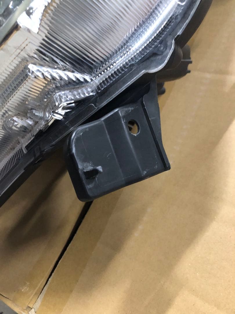 トヨタノア80前期右ヘッドライトLED ICHIKOH28-227