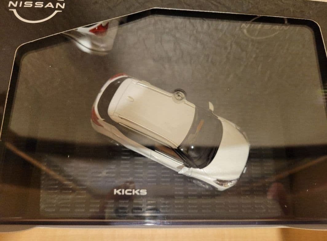 Nissan Kicks ミニカー ホワイト 1/43