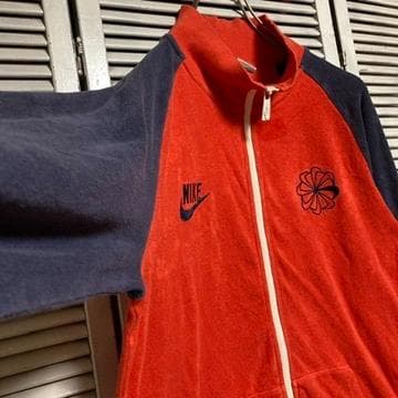 BMEU アウター 古着 赤 NIKE ナイキ 刺繍 風車 トラックジャケット