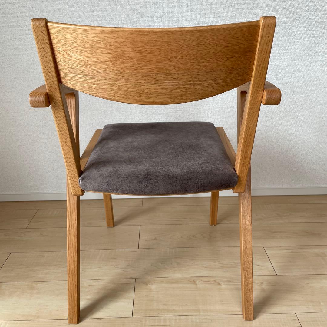 オーク材アーム付きチェア グレークッション