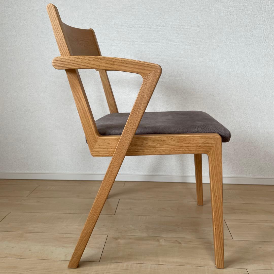 オーク材アーム付きチェア グレークッション