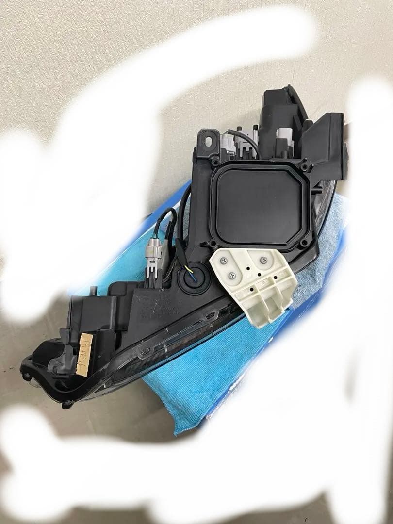 プリウスα右ヘッドライト 訳あり品