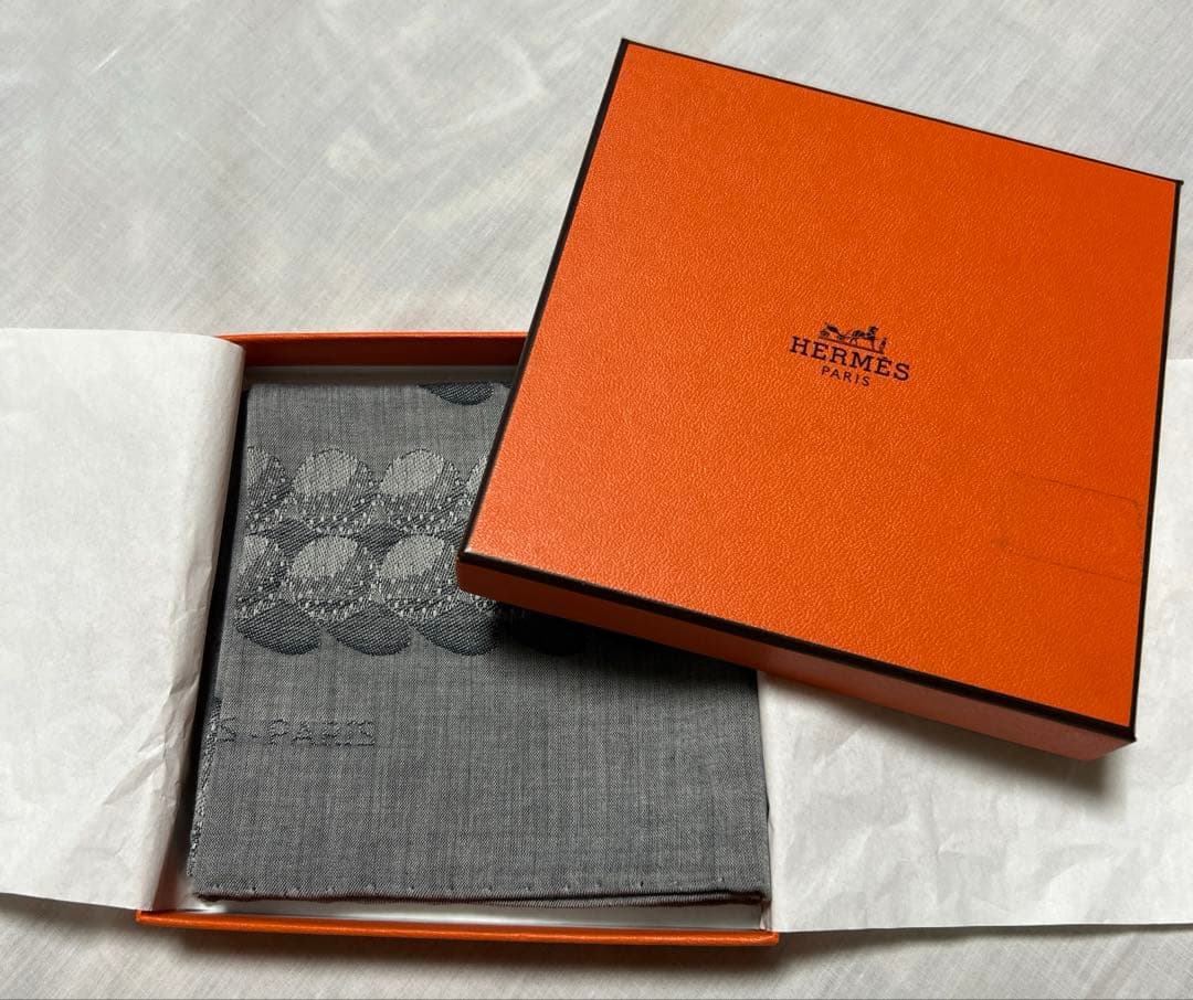 HERMES グレー Hロゴデザイン ハンカチ