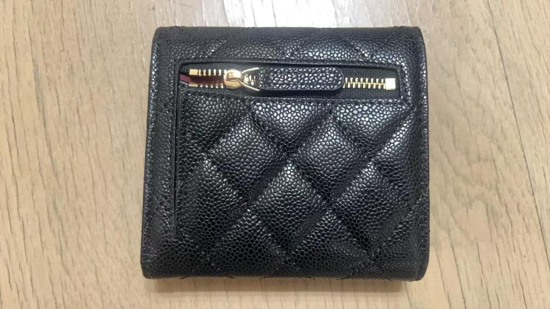 キャビアスキン　三つ折り財布　ブラック~~~