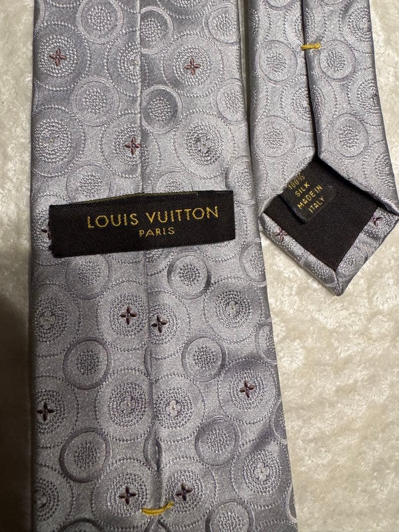 LOUIS VUITTON シルバー　グレー　 ネクタイ