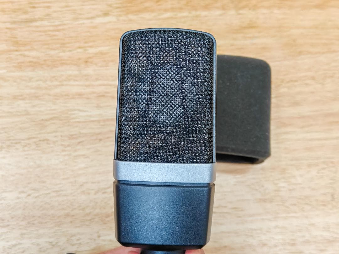 AKG C214 コンデンサーマイク XLR / ウィンドスクリーン付き