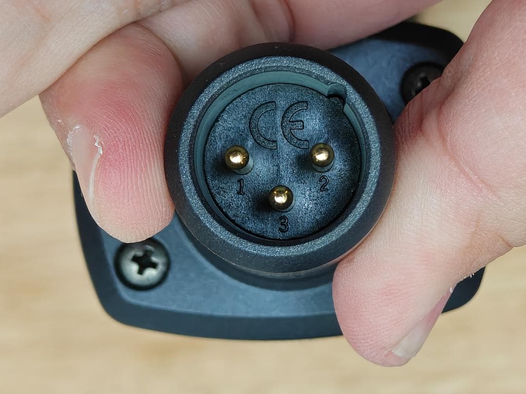 AKG C214 コンデンサーマイク XLR / ウィンドスクリーン付き