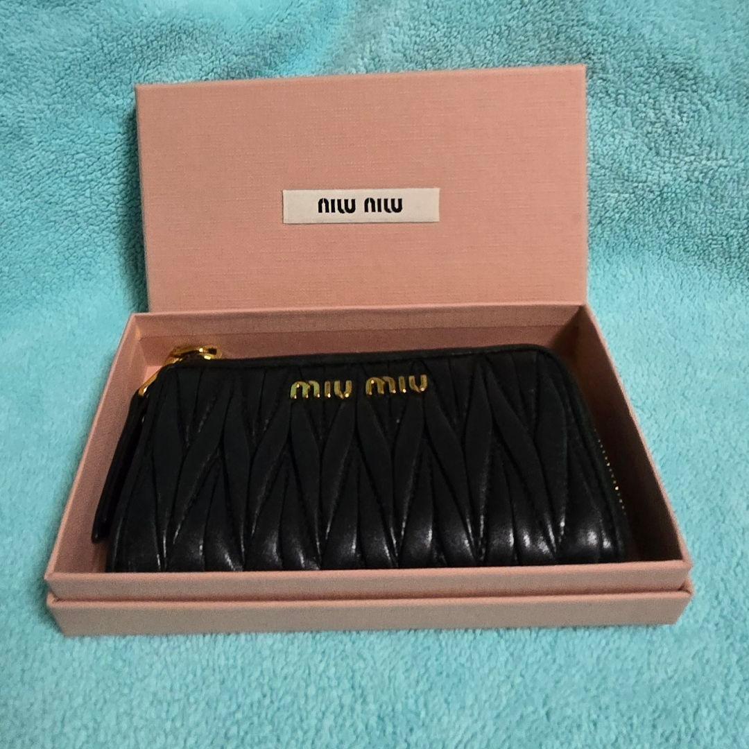 miu miu ブラック キーケース