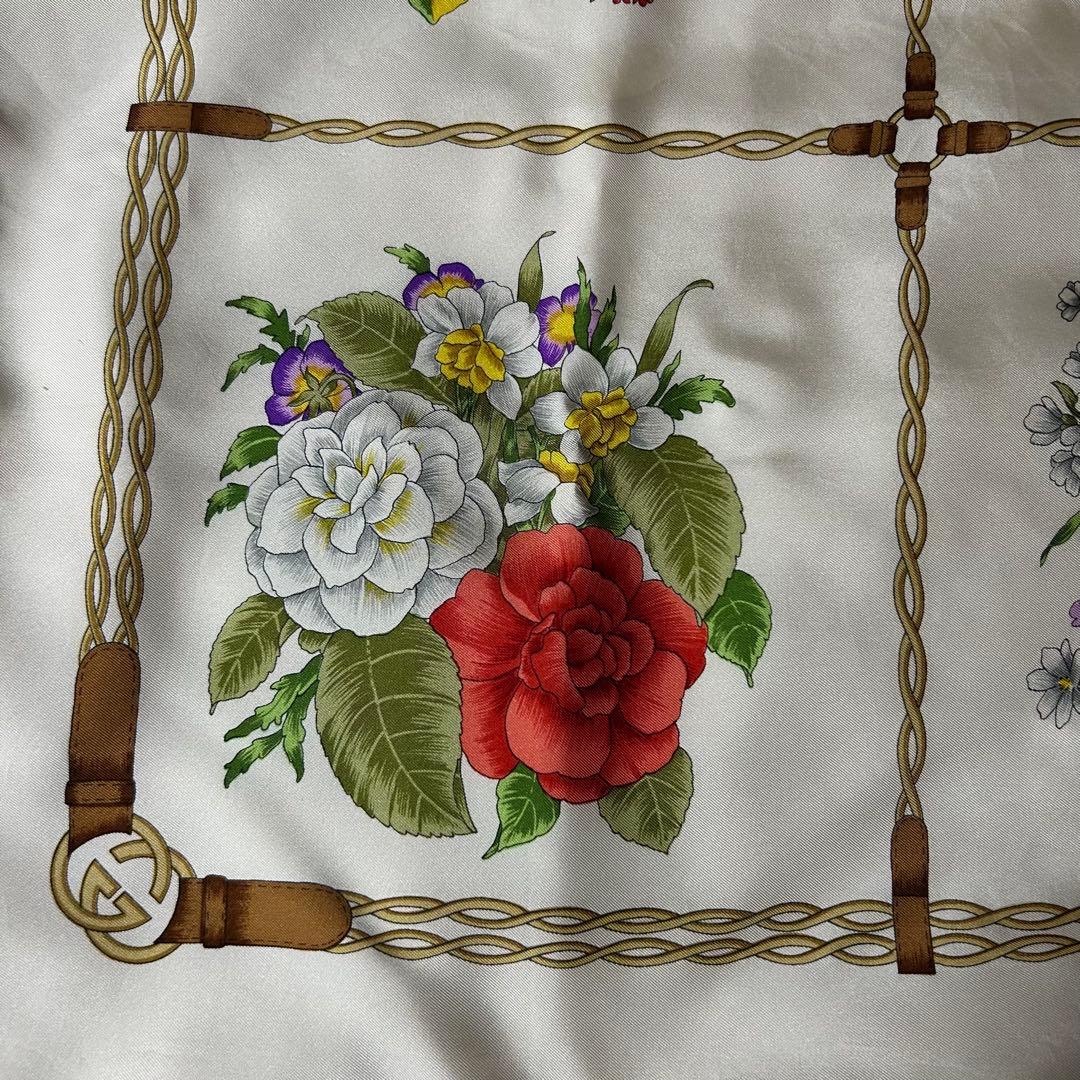 ✨GUCCIグッチ シルクスカーフ フローラル イタリア製 ヴィンテージ 正方形