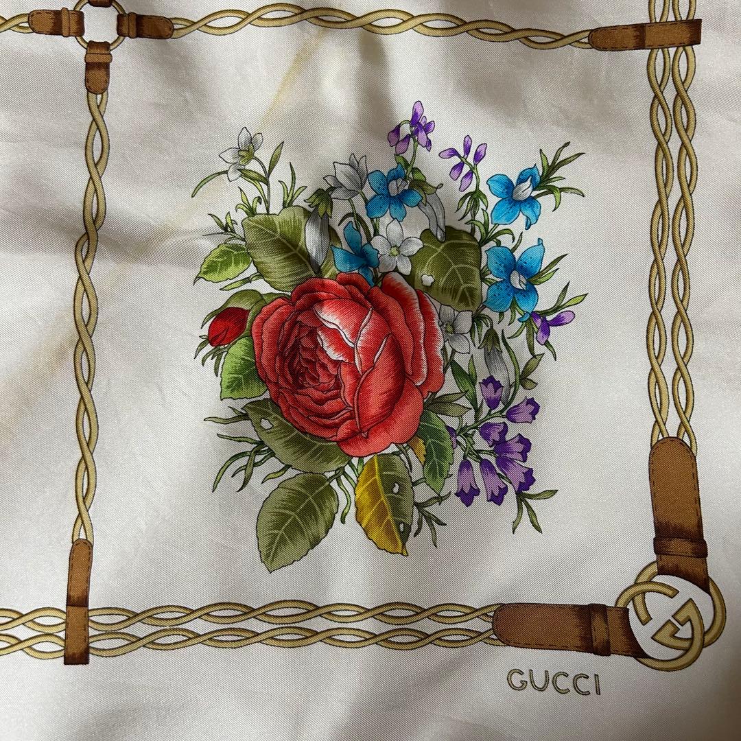 ✨GUCCIグッチ シルクスカーフ フローラル イタリア製 ヴィンテージ 正方形