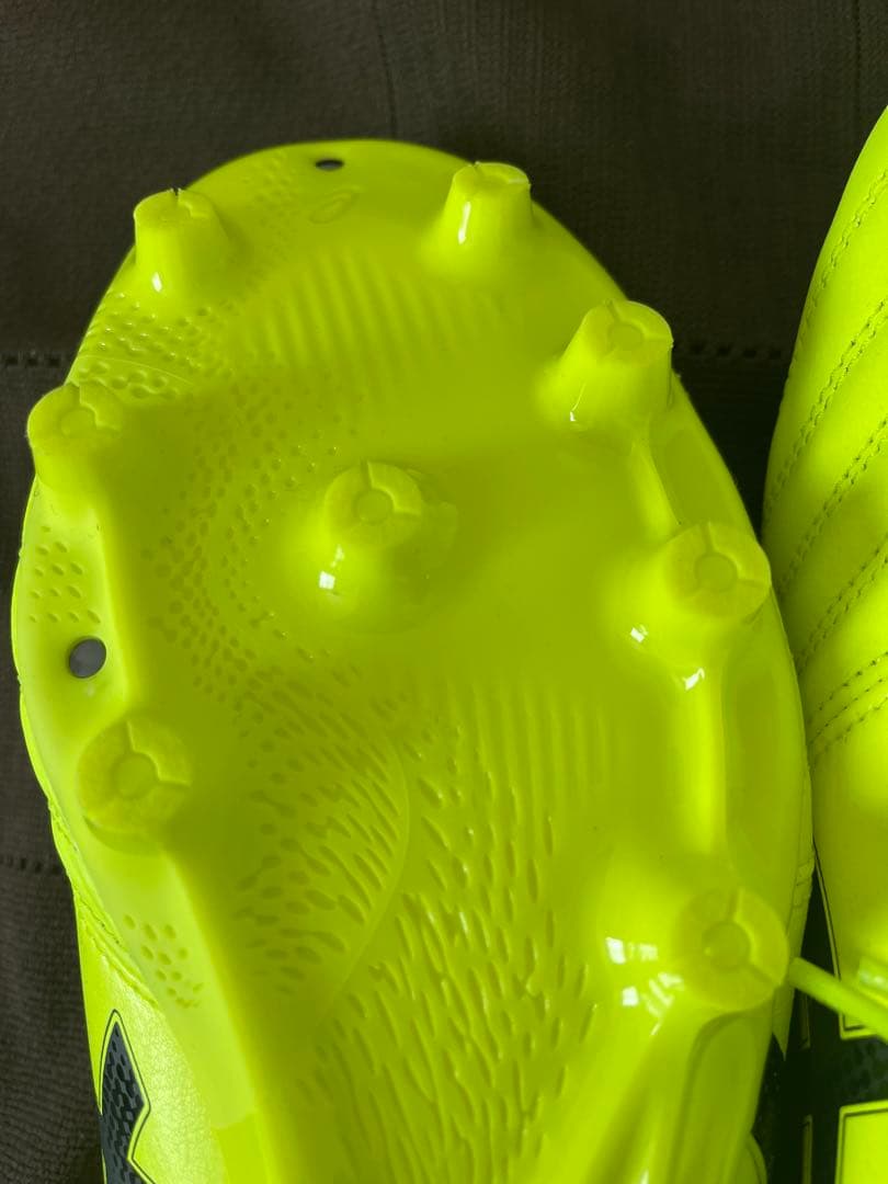 asics サッカーシューズ ネオンイエロー