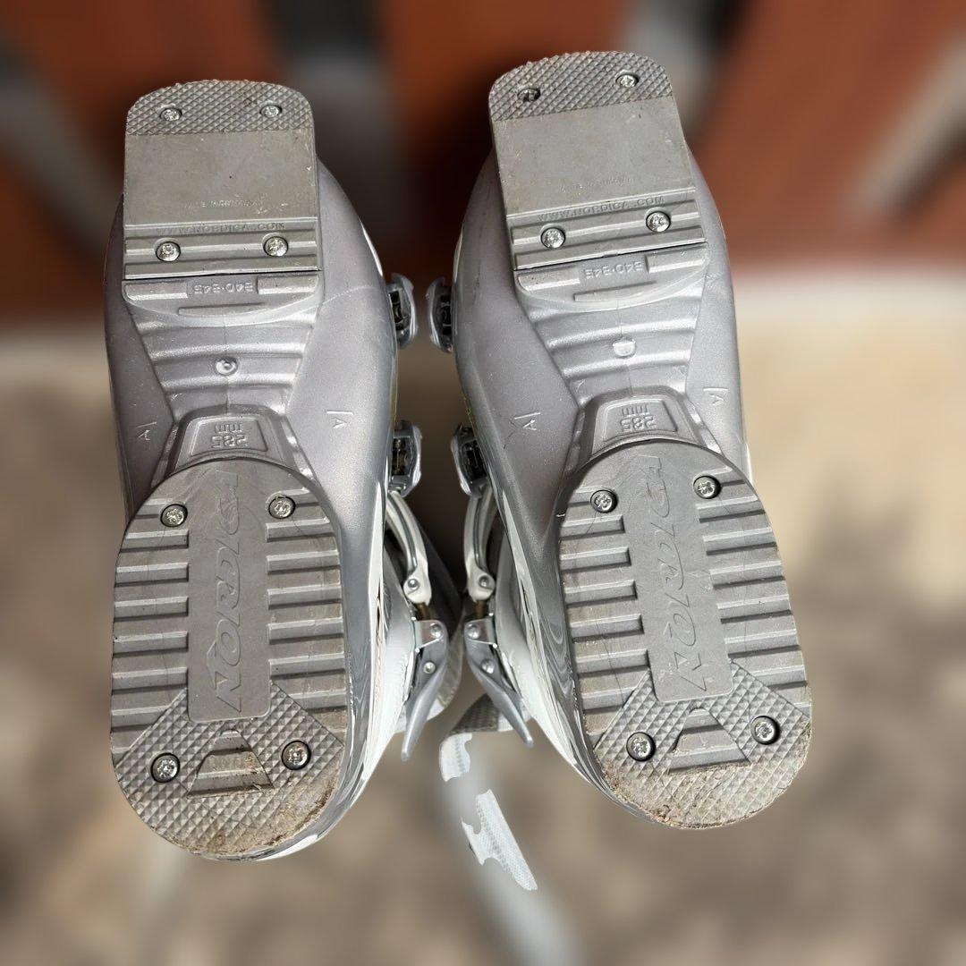 【一度のみ使用】Nordica スキーブーツ ホワイト/シルバー