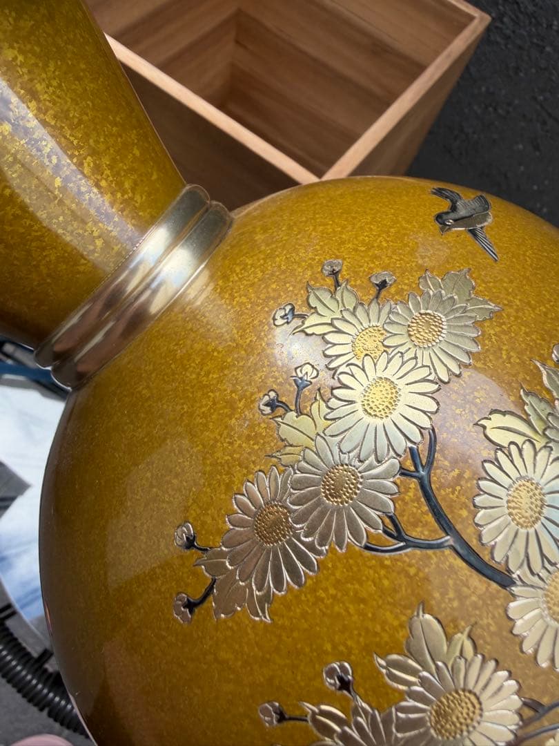 真鍮の花瓶 金色の花瓶 花と鳥の装飾