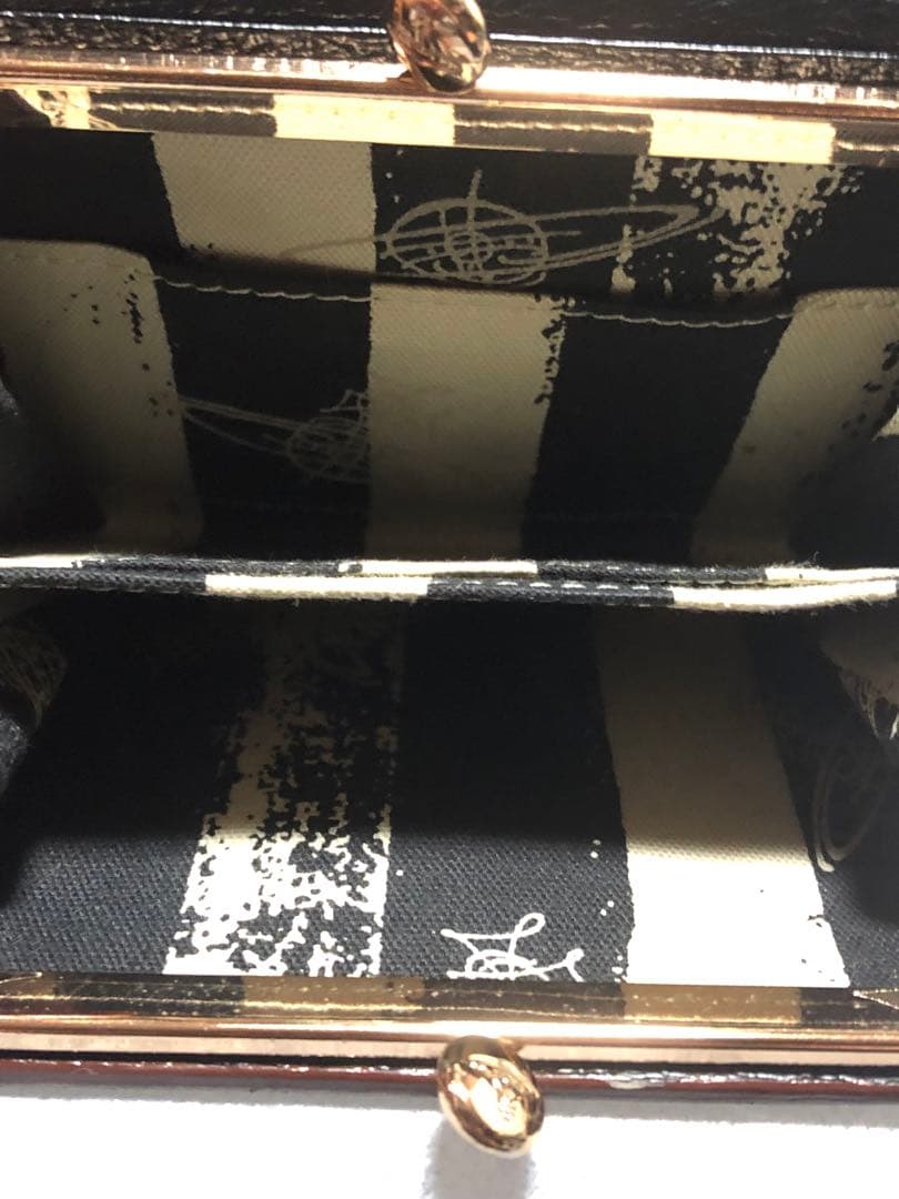 Vivienne Westwood《三つ折財布》