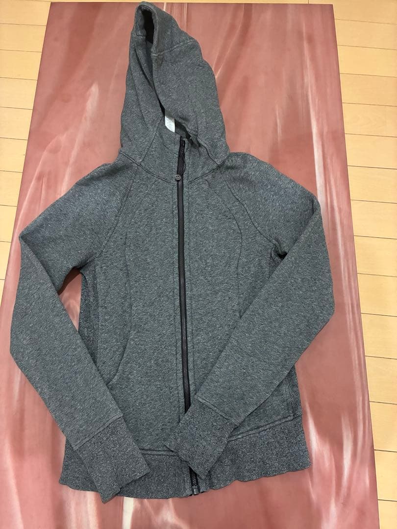 Lululemon グレー フルジップパーカー