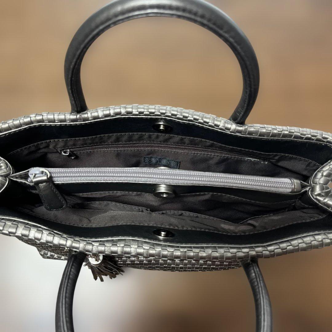 ESTINE レザー編みハンドバッグタッセル付き　ブロンズシルバー　お着物にも
