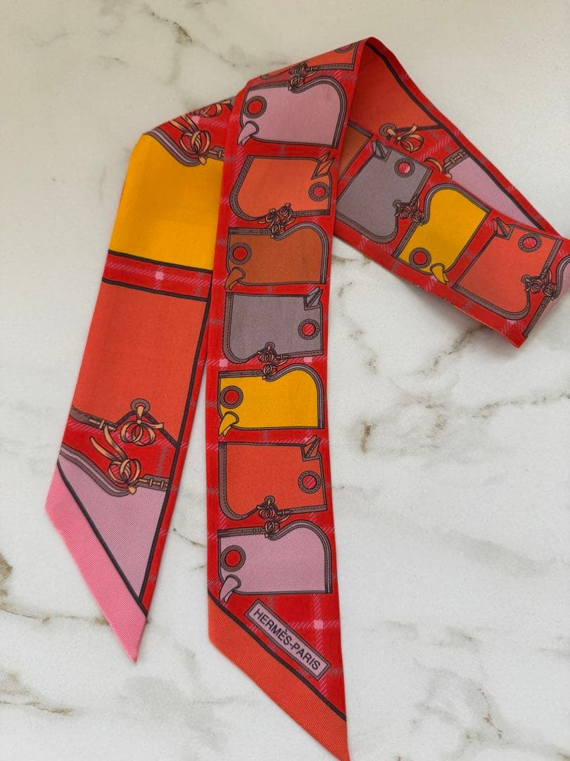 Hermès エルメス馬具柄 ツイリーシルクスカーフ
