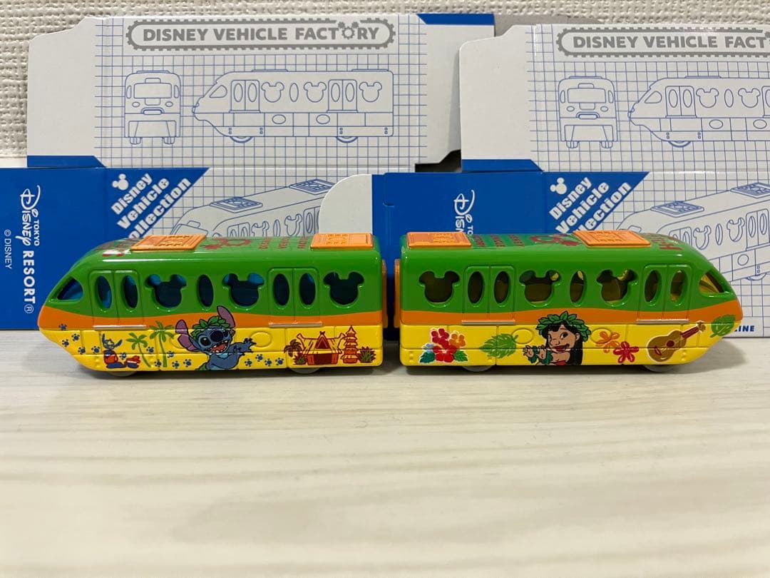 トミカ ディズニー ビークル ファクトリー リロ&スティッチ ２台（窓：青&黄）