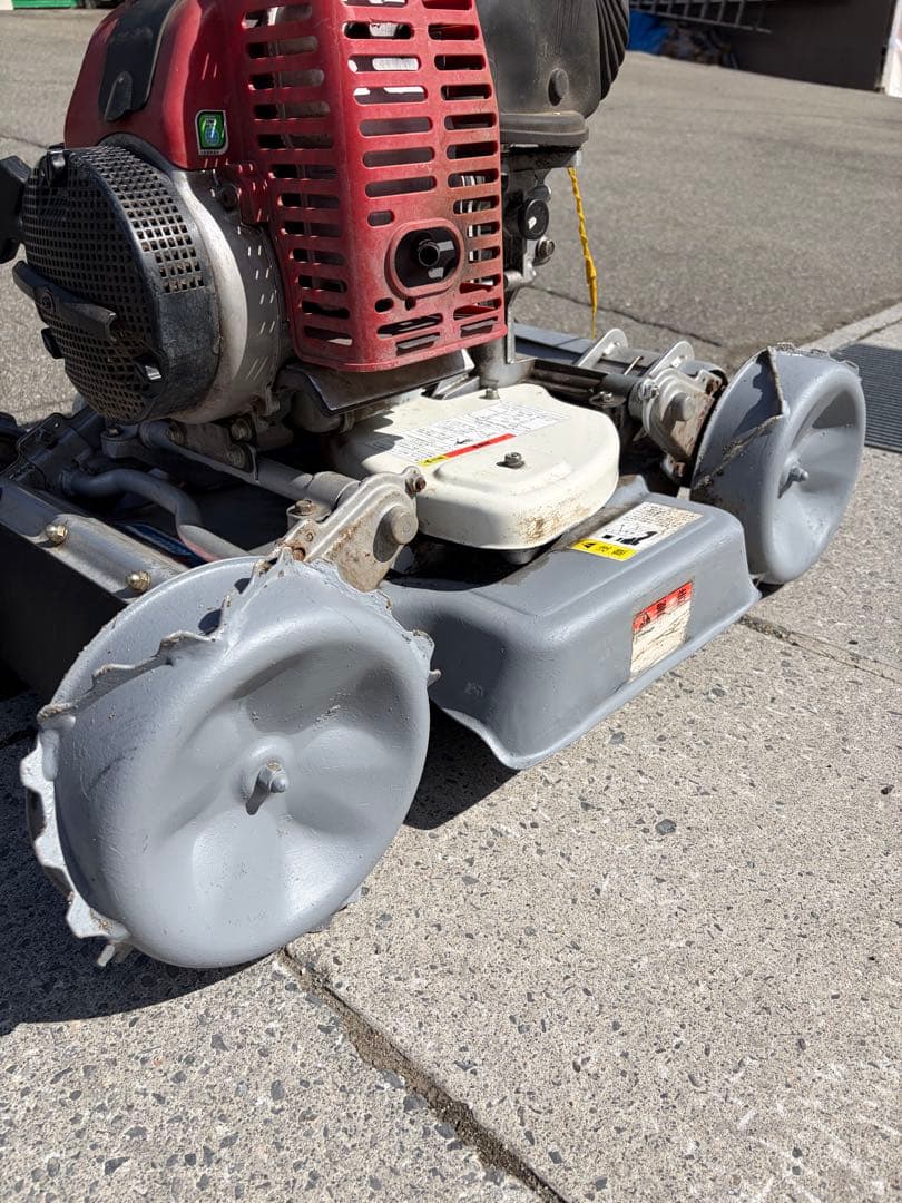 草刈り機　オーレックスパイダーモア　SP８５１　４WD