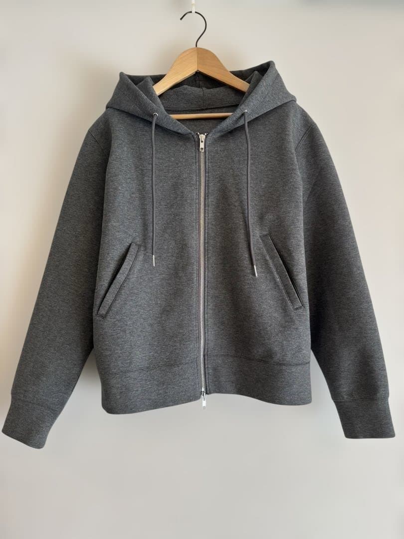 人気完売Spick and Span ストレッチジップフードパーカー　グレー