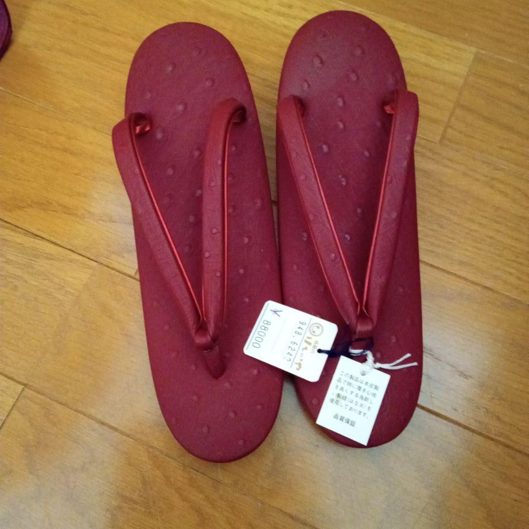 エンジ色の和装用ハンドバッグ、草履セット