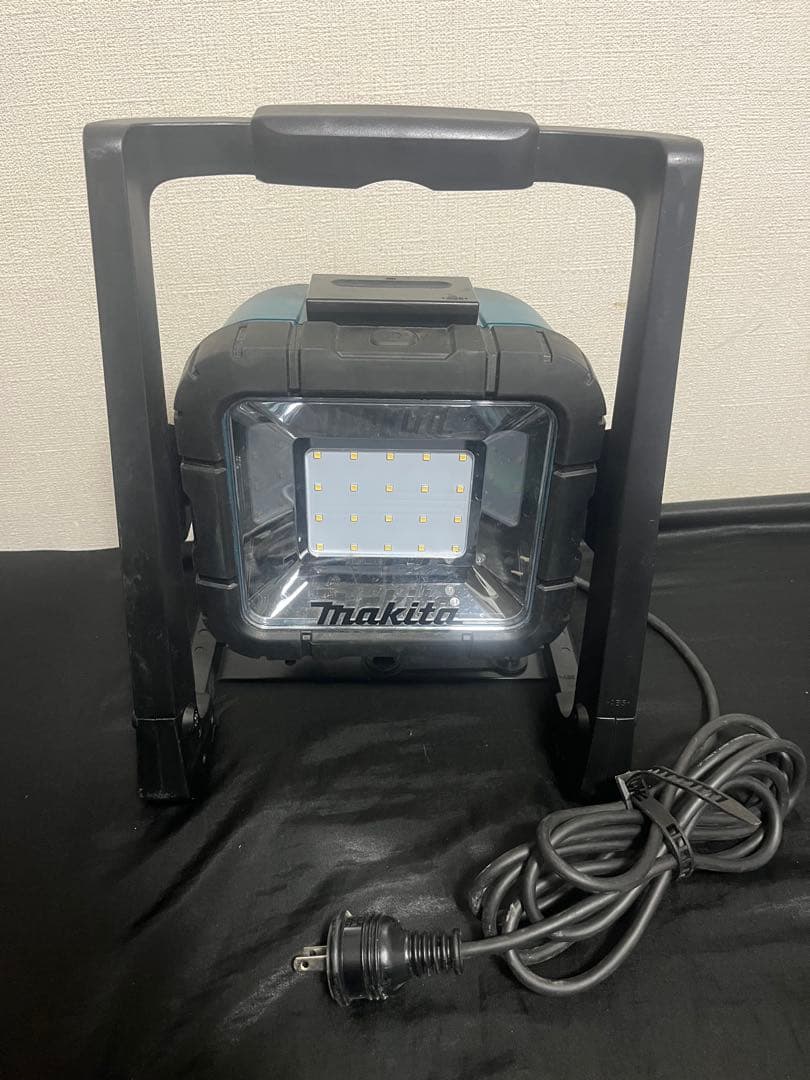 マキタLEDライト　投光器　ML805 充電式　コード式　本体のみ