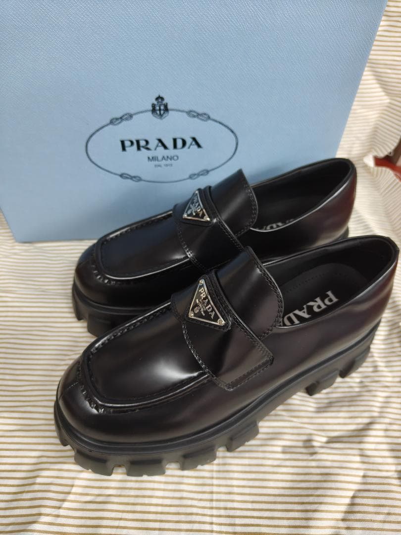 PRADA ブラックレザー ローファー 25cm