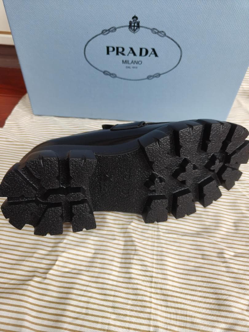 PRADA ブラックレザー ローファー 25cm