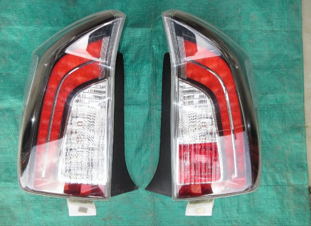 トヨタ 純正 30 プリウス G’s テールランプ ZVW30 後期