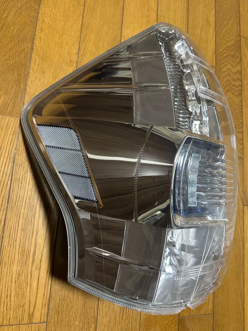 プリウスα前期テールランプ左側のみ(助手席側)
