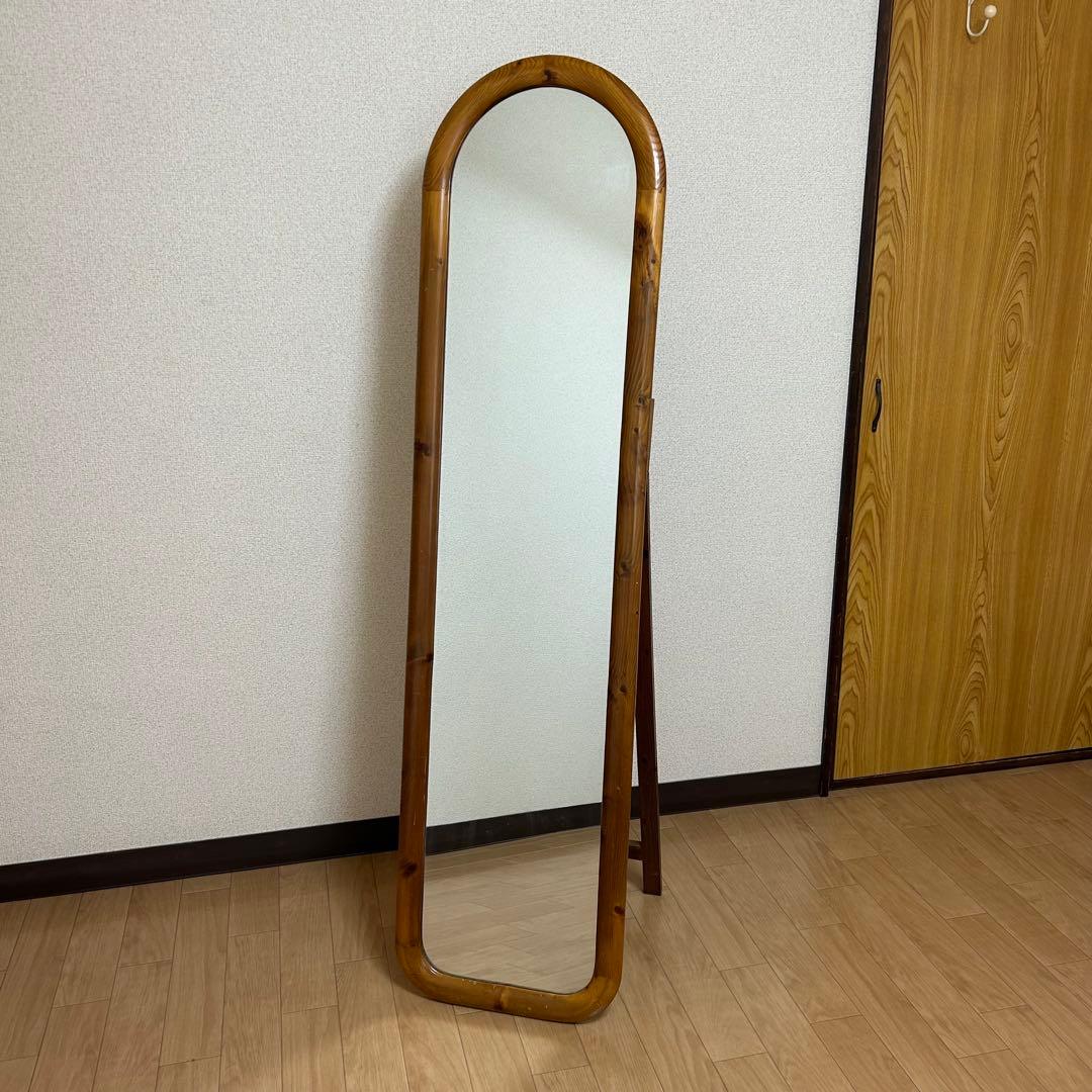 レトロなスタンドミラー