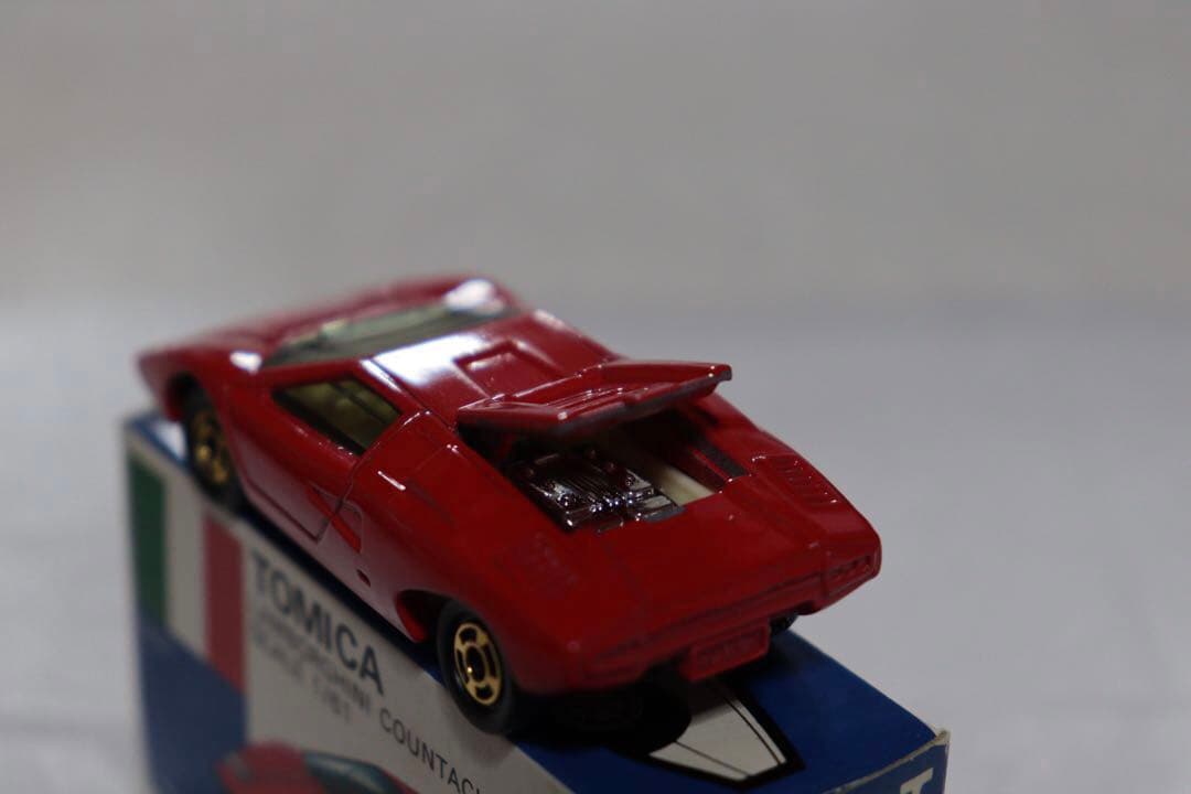 日本製　トミカ　外国車シリーズ　ランボルギーニ　カウンタック　LP400 F37
