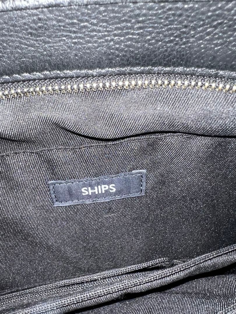 【SHIPS】スマート レザー ヴァーティカル トートバッグ