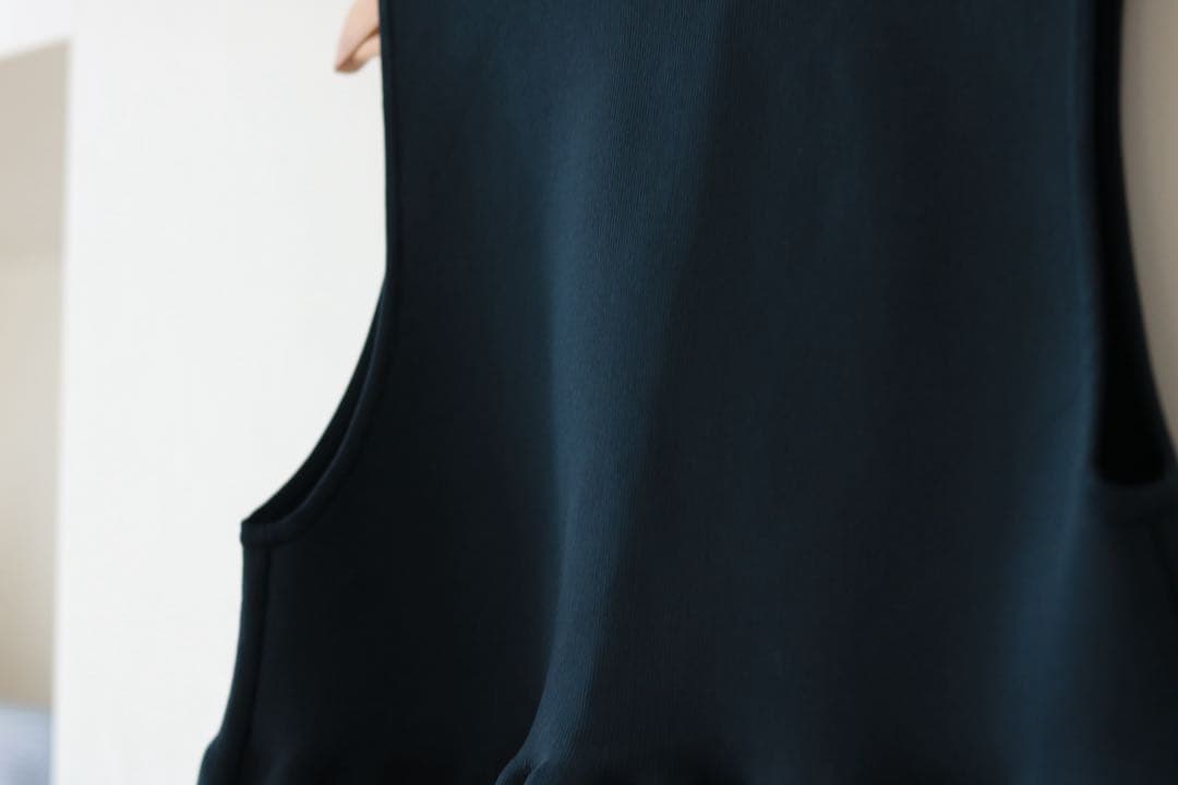 【美品】　UNITED ARROWS ミニフリルニットベスト　ネイビー