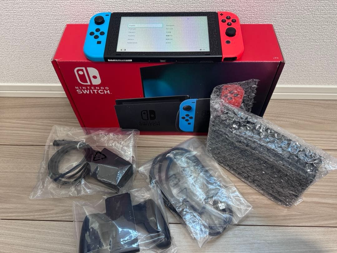 シ*ク様 Nintendo Switch 本体　Joy-Conストラップ以外あり