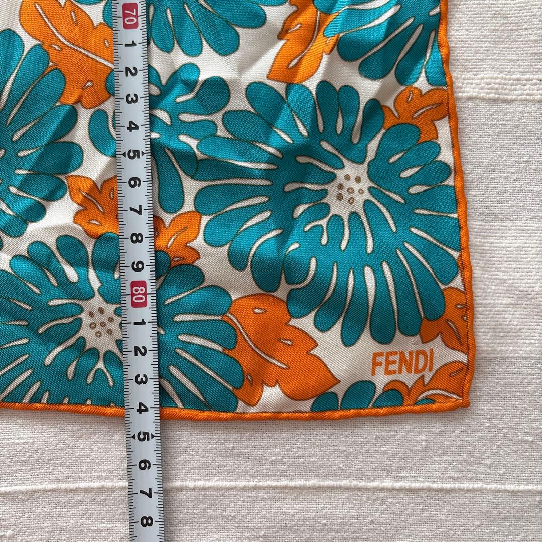 フェンディ　スカーフ　FENDI 花柄　水色　ホワイト　オレンジ系