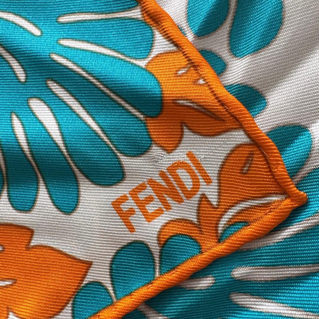 フェンディ　スカーフ　FENDI 花柄　水色　ホワイト　オレンジ系