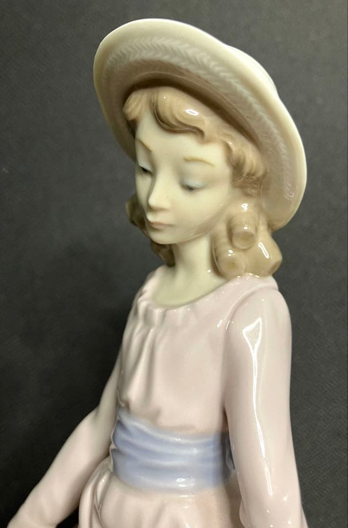 リアドロ LLADRO 陶器製女性像 花束付き