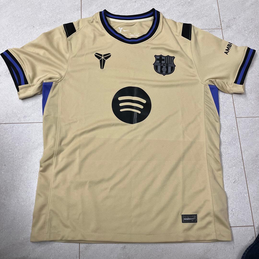 美品　FC Barcelona Nike シャツ Mサイズ ベージュ