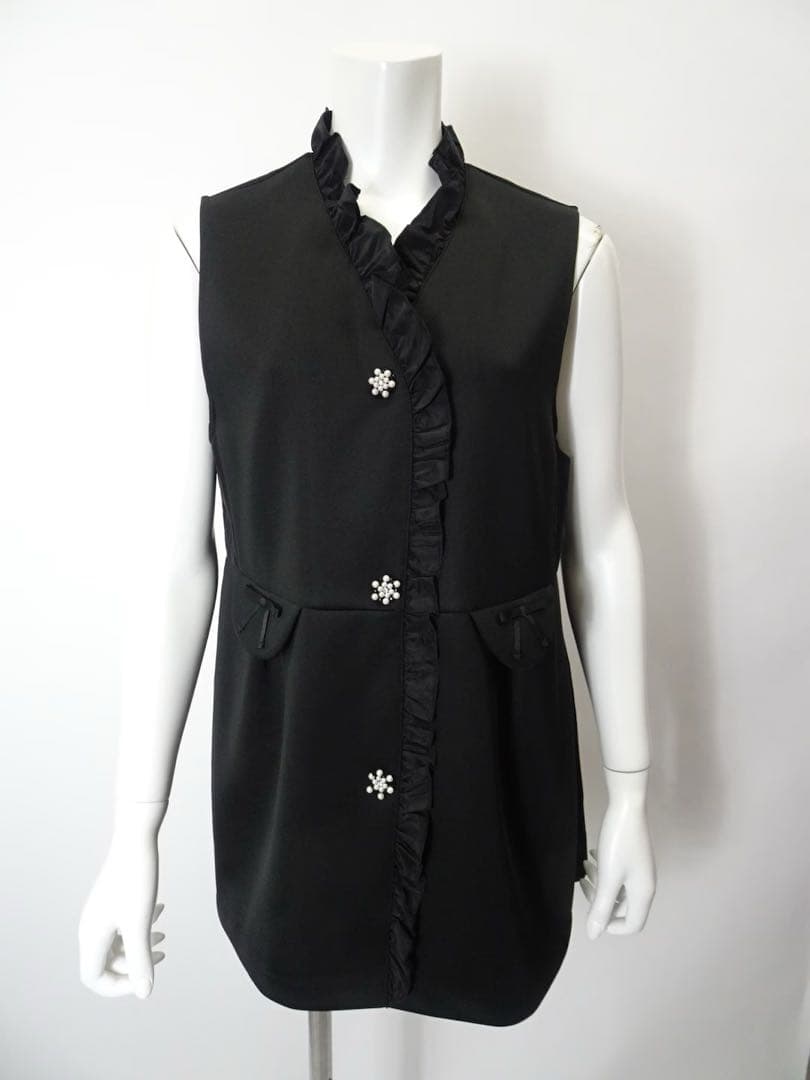 スーパービューティー♡♡ フリル衿Vネックデザインジレ