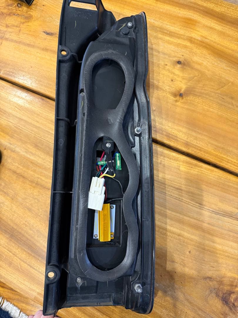 ヴァレンティジュエルLEDテールランプ REVO Type2 ハイエース200系