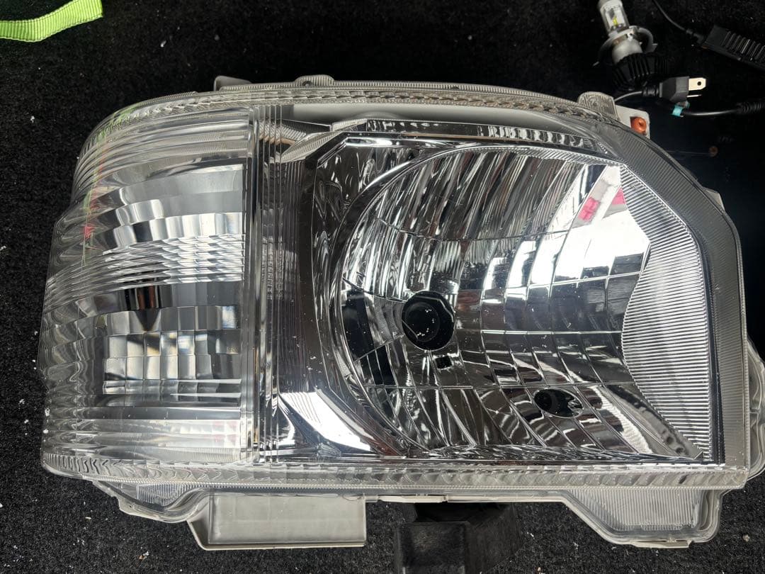 ハイエース 4型以降 純正タイプ ヘッドライト 左右 LEDバルブ付き