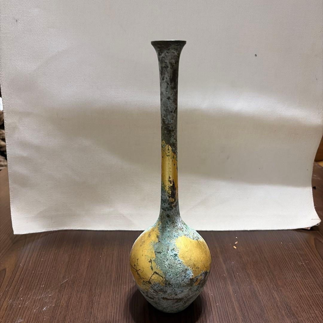 青緑と金の花瓶