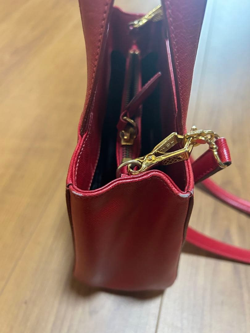 PRADA 赤 ハンドバッグ ショルダー付き