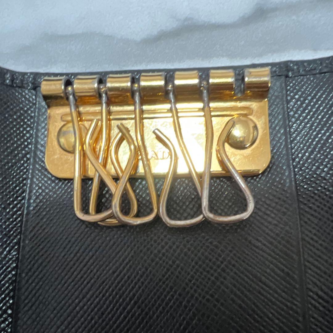 T*a様 PRADA サフィアーノレザー ブラックキーケース