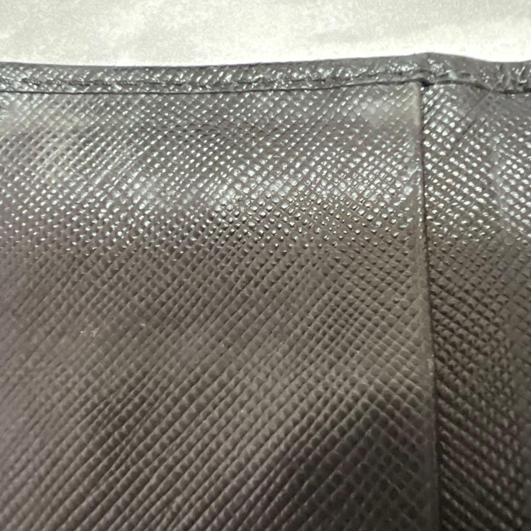T*a様 PRADA サフィアーノレザー ブラックキーケース
