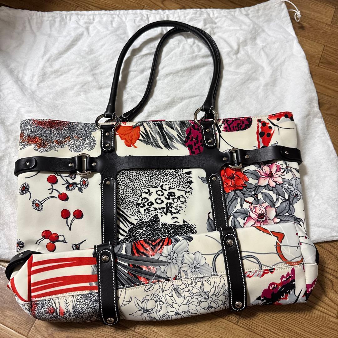 新品 未使用 フェラガモ ヒョウ 花柄 バッグ 布袋付き