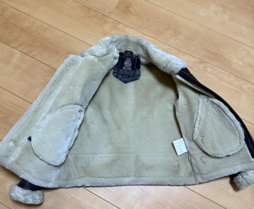BOSSボスジャン、本革レザージャケット　キッズSサイズ　試着程度の美品