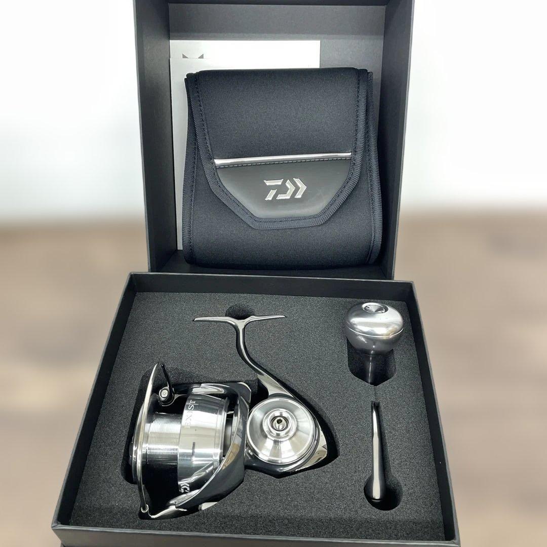 141y3 ダイワ　スピニングリール 22イグジスト LT5000-CXH