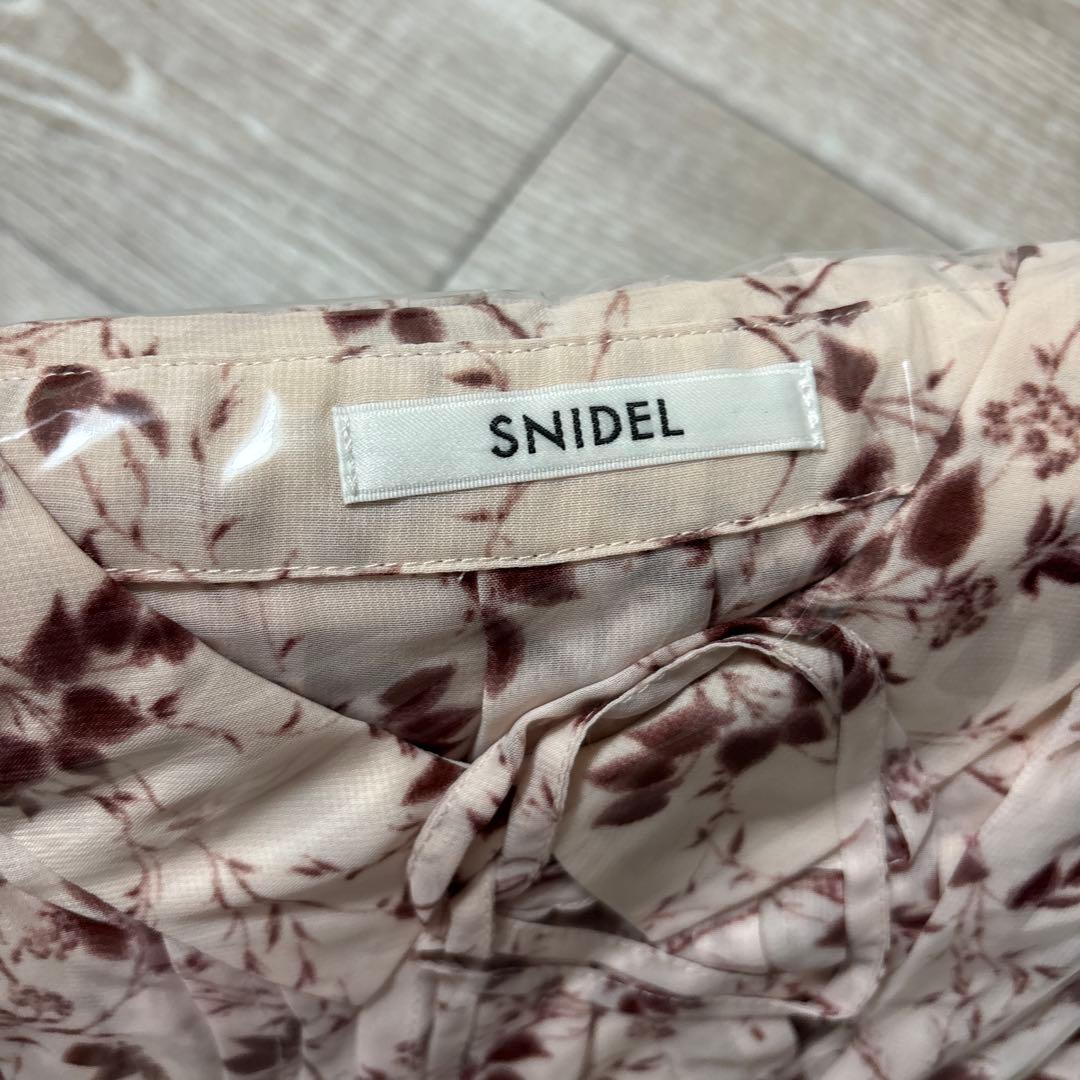 snidel 正規品 襟付き プリントプリーツワンピース